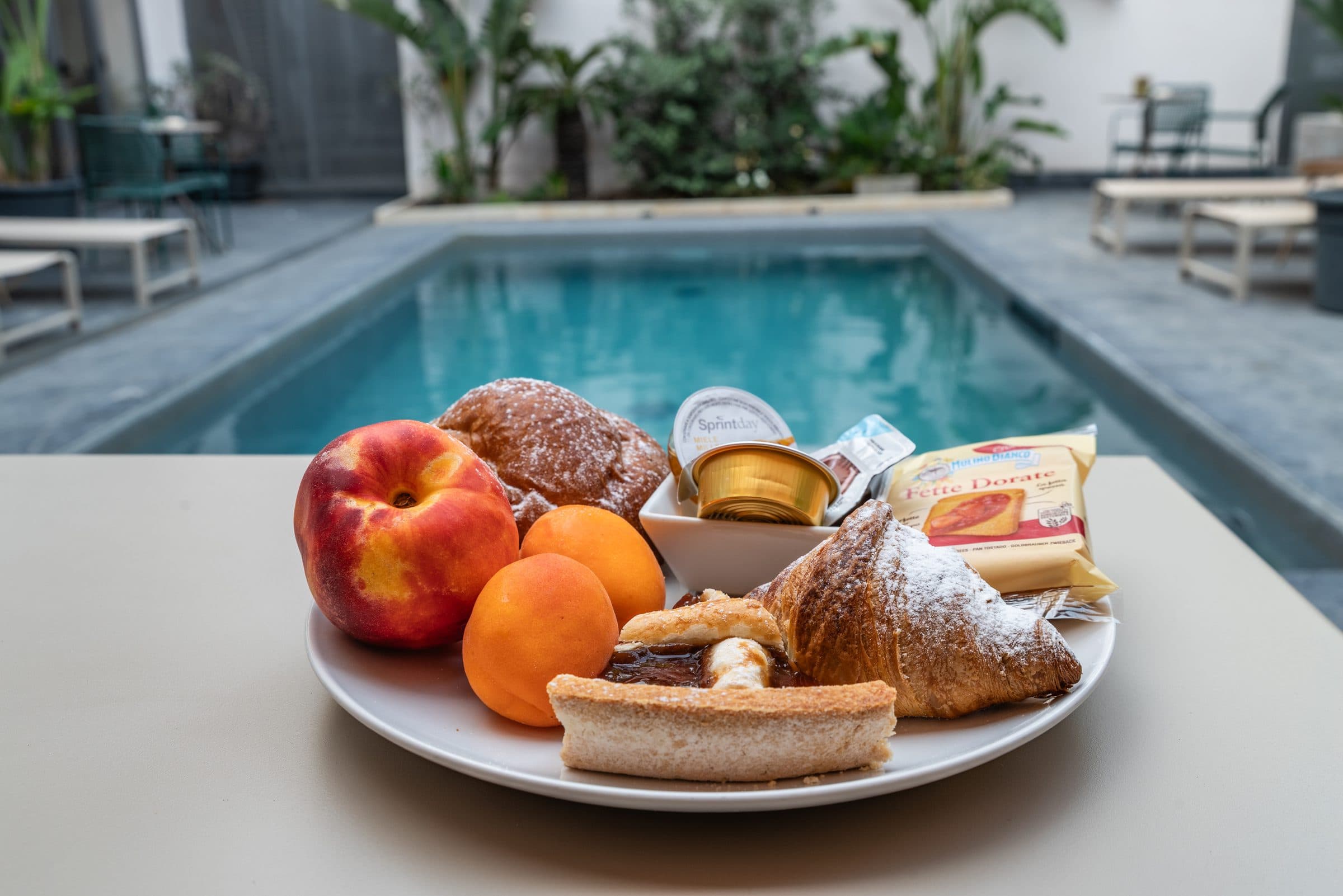 Colazione a bordo piscina